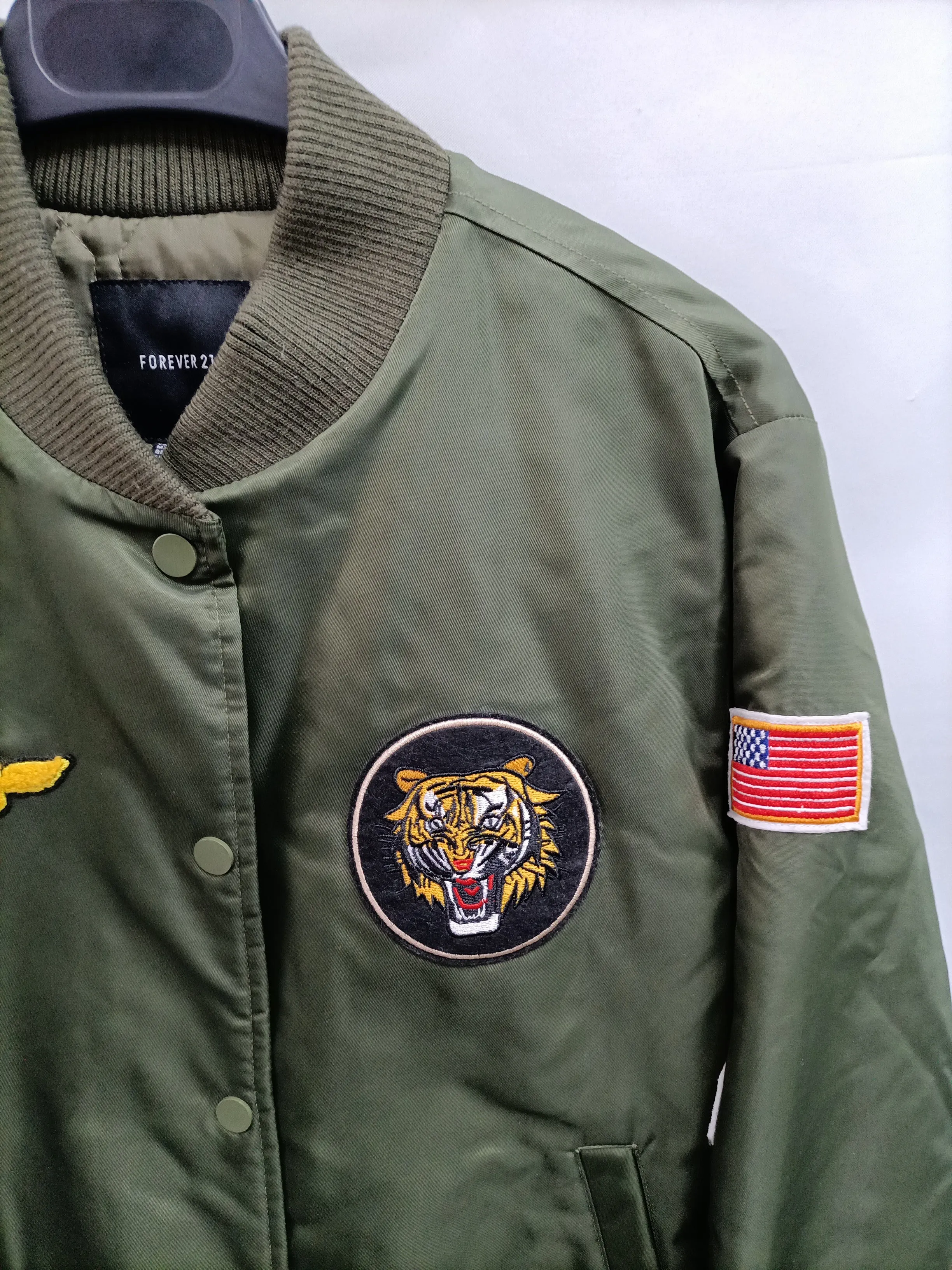 FOREVER21. Bomber verde militar  T.s